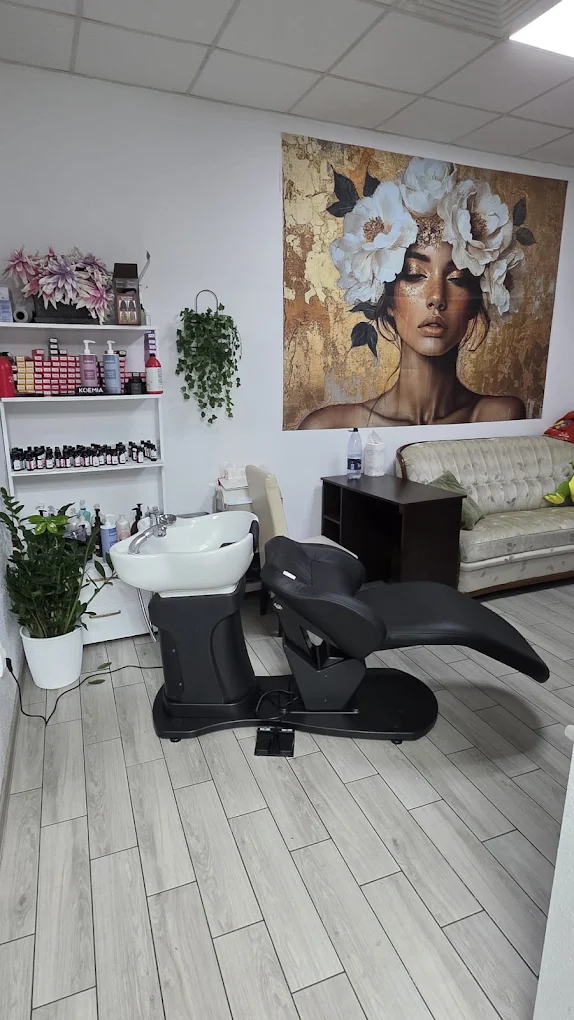 Produse KOEMIA și stație de tratamente în salon